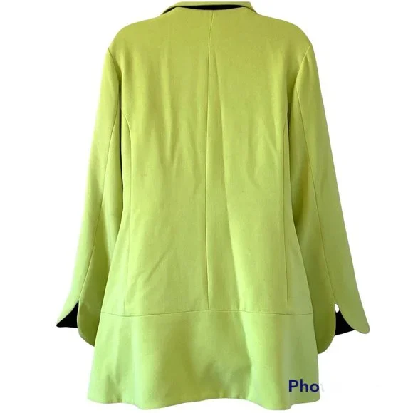 FINAL CHANCE! CLOSET CLOSING! - Picture 3 of 10